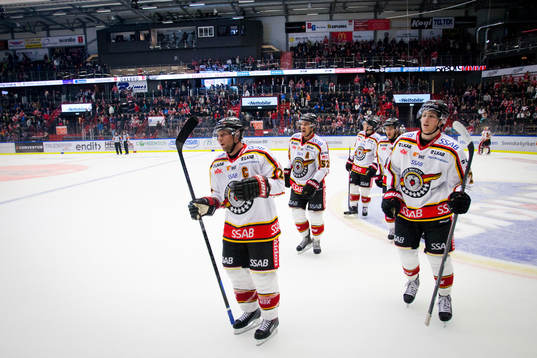 Luleås Dean Kukan gör 1-3 i öppet mål och jublar med