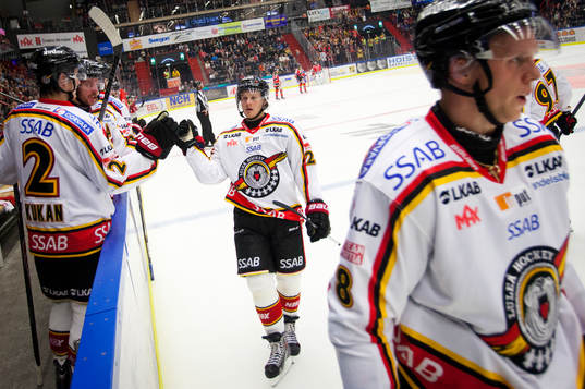 Luleås Kristian Näkyvä gör 1-2 och på bilden jublar