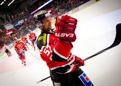 Örebros Johan Motin gör 1-1 och jublar
