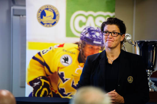 Erika Holst, utvecklingsansvarig för damhockey, på