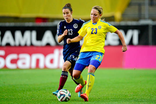 Skottlands Jane Ross jagas av Sveriges Elin Rubensson