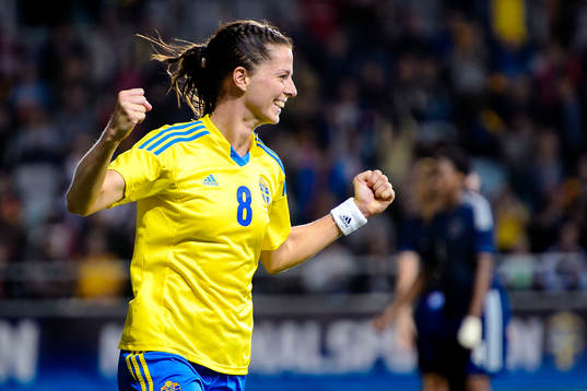 Sveriges Lotta Schelin firar