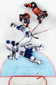 Djurgårdens Mikael Ahlén gör 1-0 bakom Leksands Oscar