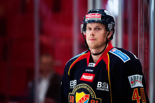 Djurgårdens Markus Nordlund värmer upp