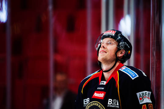 Djurgårdens Markus Nordlund värmer upp
