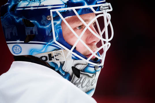 Leksands målvakt Oscar Alsenfelt värmer upp