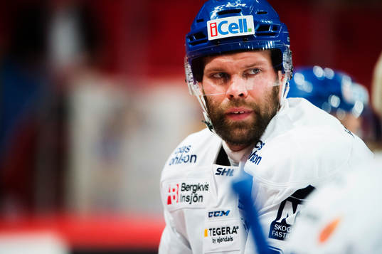 Leksands Joonas Rönnberg värmer upp
