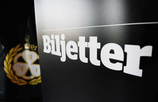 En biljettskylt i entrén till Gavlerinken Arena före