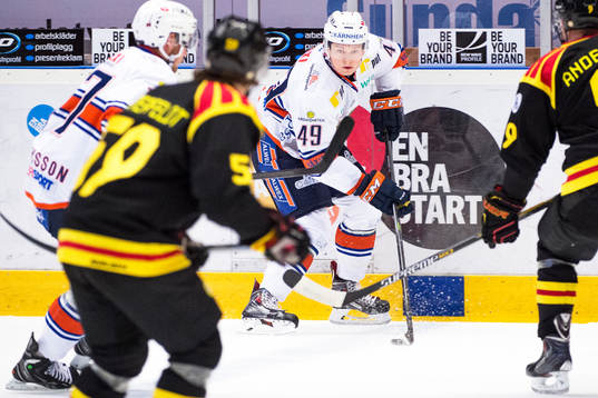 Växjös Rhett Rakhshani försöker hitta luckor i Brynäs