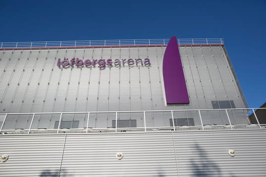 Exteriörbild av Löfbergs Arena