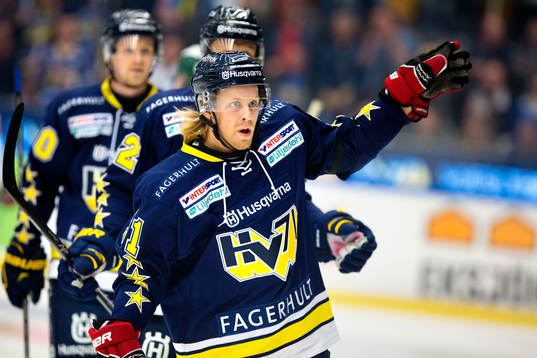 s Mattias Tedenby firar