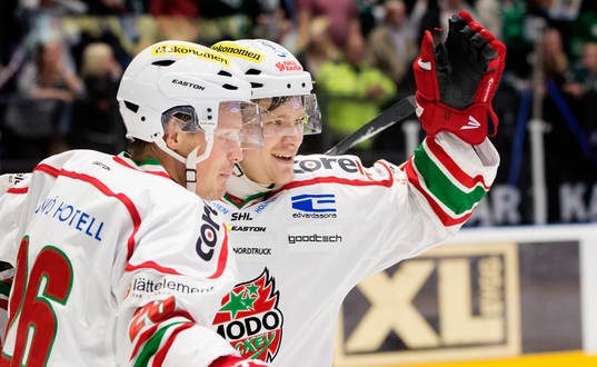 Modos Samuel Påhlsson jublar