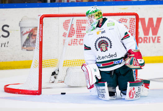 Frölundas målvakt Linus Fernström deppar