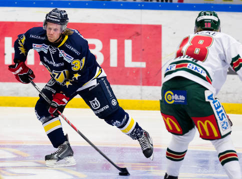s Mattias Tedenby skjuter
