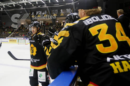 Skellefteås Andrew Calof jublar