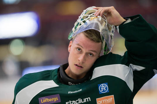 Färjestads målvakt Fredrik Pettersson Wentzel med mask i