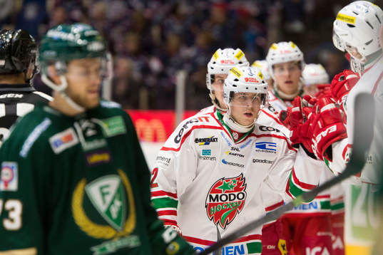 Modos Victor Olofsson jublar