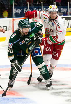 Färjestads Jakub Klepis och Modos  Samuel Påhlsson