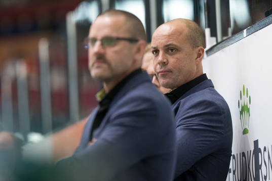 Färjestads Färjestads ass.tränare Clas Eriksson ser