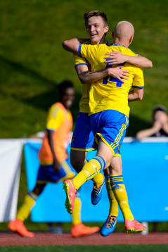 Sveriges Oscar Krusnell och Max Olsson firar