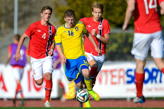 Sveriges Teddy Bergqvist jagas av Norges Sondre B.