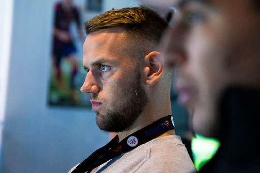 s Alexander Milosevic testspelar FIFA15