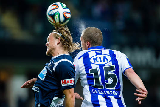 IFK Göteborgs Jakob Johansson vinner en nickduell mot