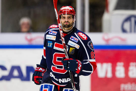 Södertäljes Mattias Beck jublar