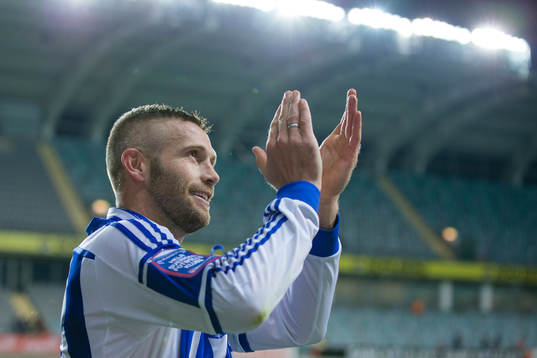 IFK Göteborgs Kjetil Waehler hyllas av klacksektionen