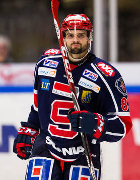 Södertäljes Mattias Beck jublar
