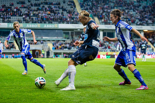 Gefles Anders Bååth mot IFK Göteborgs Lasse Vibe
