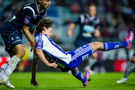 IFK Göteborgs Lasse Vibe faller