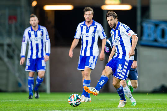 IFK Göteborgs Mattias Bjärsmyr slår en passning
