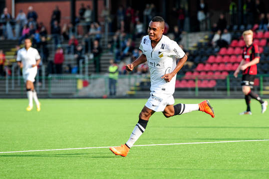 Häckens Nasiru Mohammed jublar
