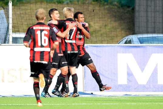 Brommapojkarnas Serge-Junior Martinsson Ngouali jublar
