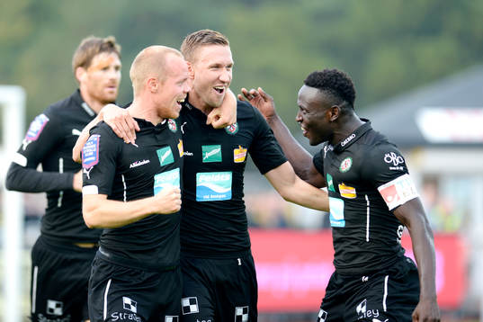 Örebros Patrik Haginge jublar