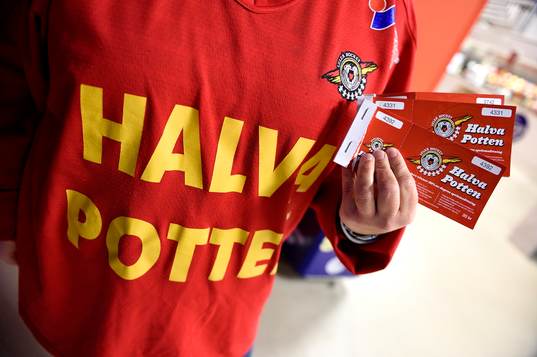 Halva potten lotter innan ishockeymatchen i SHL mellan