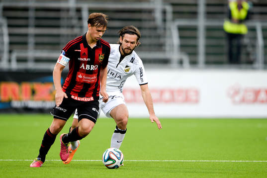 Brommapojkarnas Jesper Karlström och Häckens Ivo Pekalski