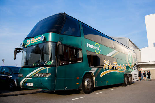 Färjestads spelarbuss innan ishockeymatchen i SHL mellan