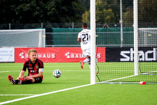 Brommapojkarnas Jacob Une Larsson deppar
