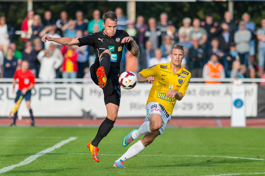 Örebros Erik Moberg och Falkenbergs Patrik Ingelsten