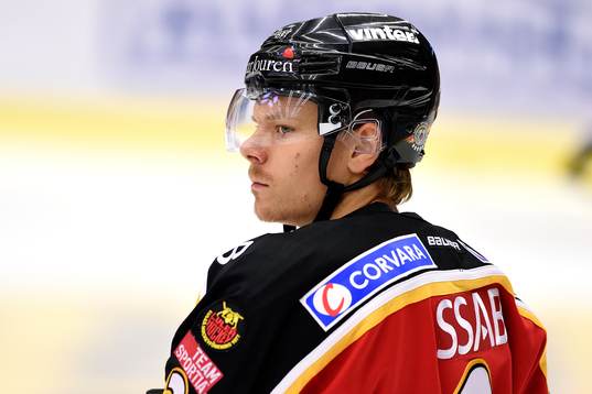 Luleås Markus Oscarsson på uppvärmningen