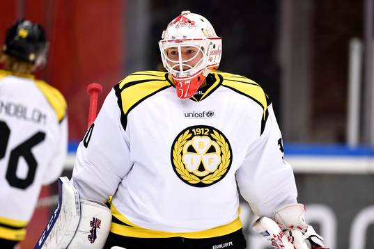 Brynäs målvakt Chrisoffer Bengtsberg på uppvärmningen