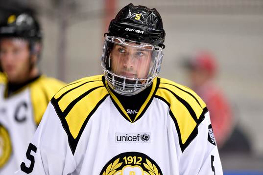 Brynäs Lukas Kilström på uppvärmningen