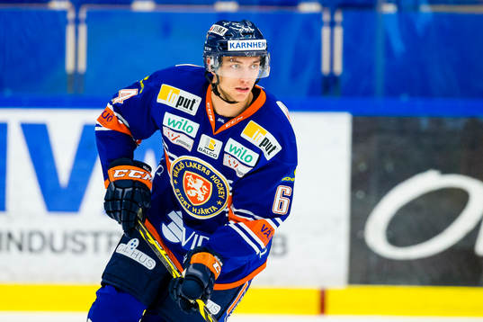 Växjös Eric Martinsson innan ishockeymatchen i SHL mellan