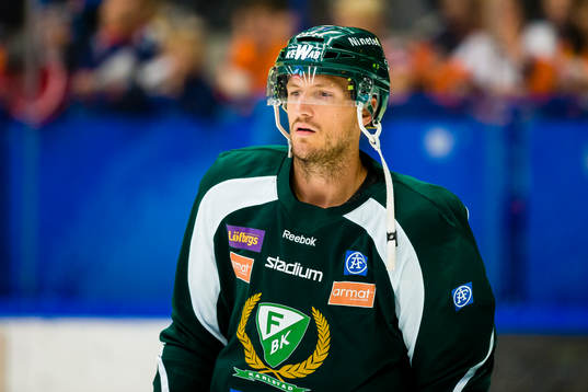 Färjestads Ole-Kristian Tollefsen innan ishockeymatchen i