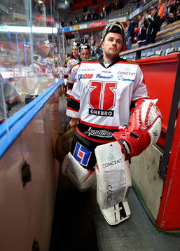 Örebros målvakt Julius Hudacek deppar