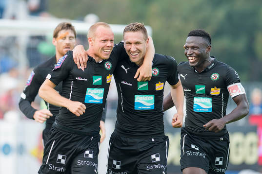 Örebros Patrik Haginge gör 0-2 och jublar