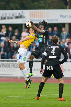 Falkenbergs Gustaf Nilsson och Örebros Ayanda Nkili