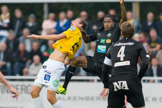 Falkenbergs Gustaf Nilsson och Örebros Ayanda Nkili